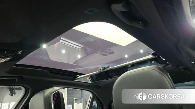 BMW 7 Series (G70) 2025 Светло-серебряный цвет из Кореи, фото 6