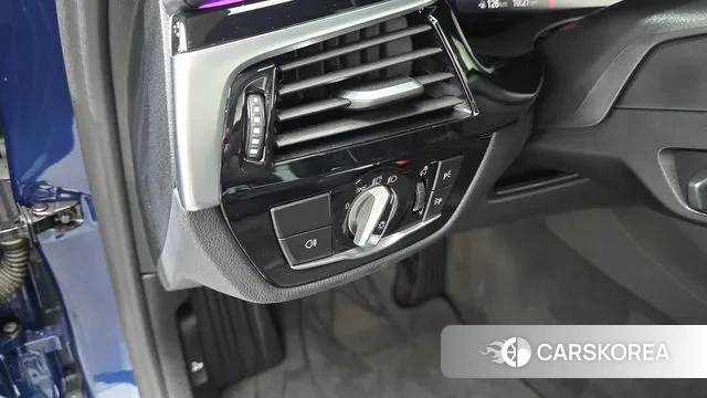 BMW 5 Series (G30) 2021 Синий из Кореи, фото 6