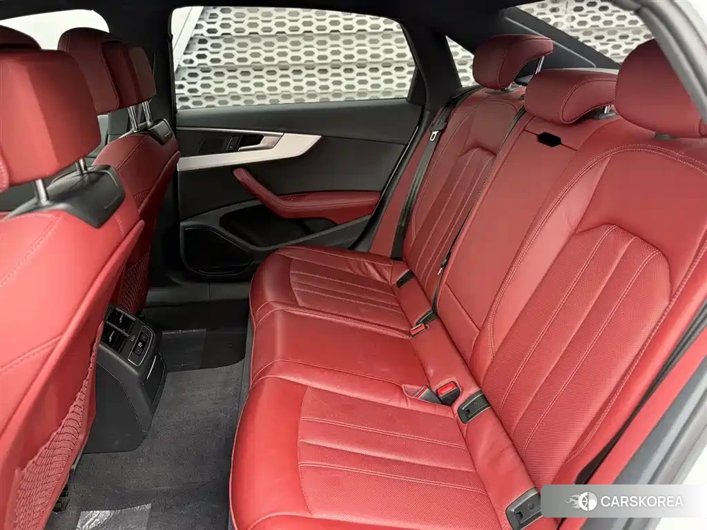 Audi A4L 2023 Silver/gray из Китая, фото 6