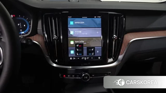 Volvo V60 Cross-Country 2nd Generation 2023 Белый из Кореи, фото 6