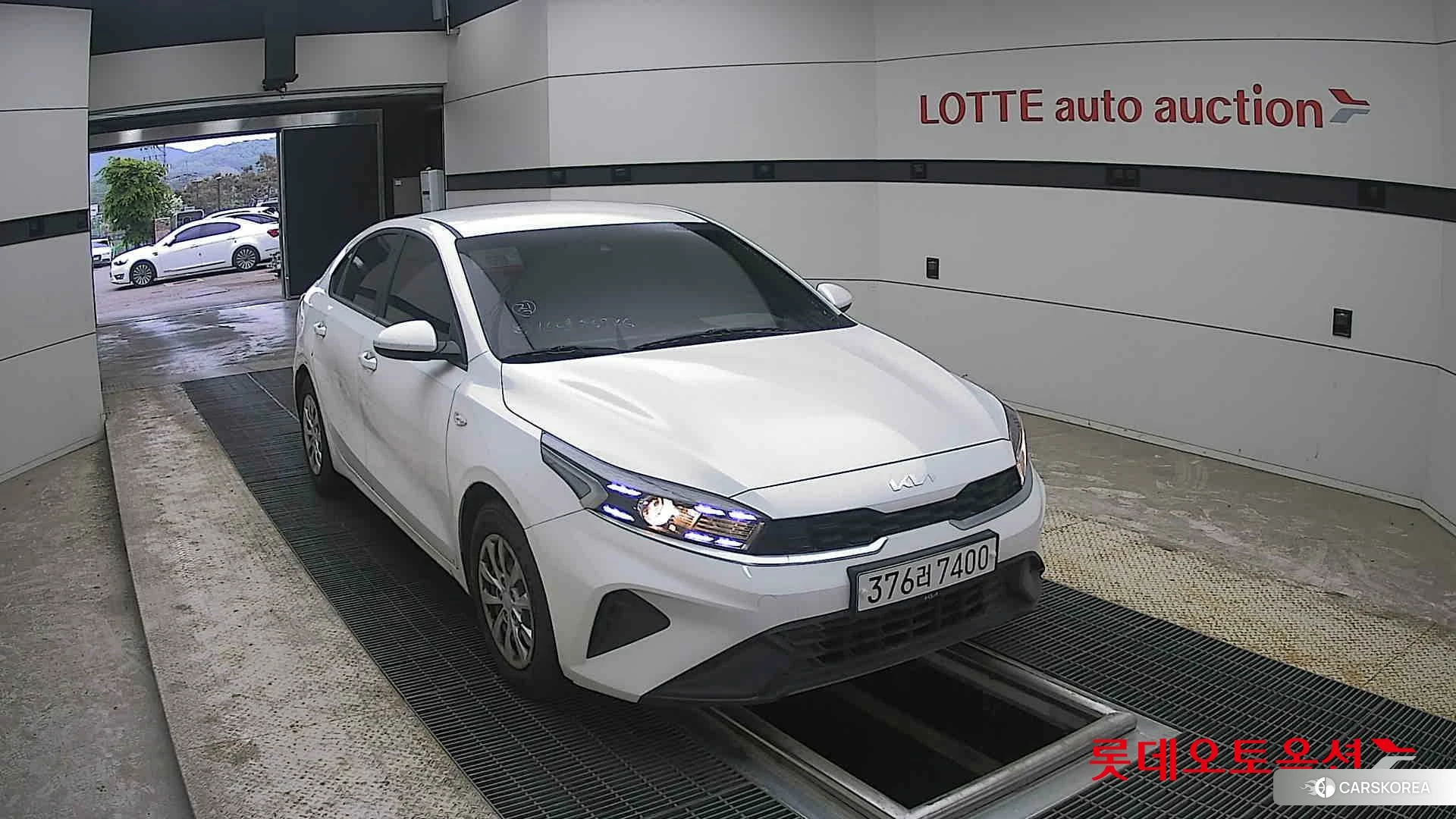 Kia K3 2022 Snow White Pearl из Кореи, фото 6