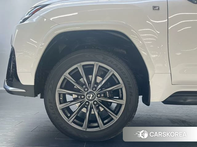 Lexus LX 2024 Белый из Китая, фото 6