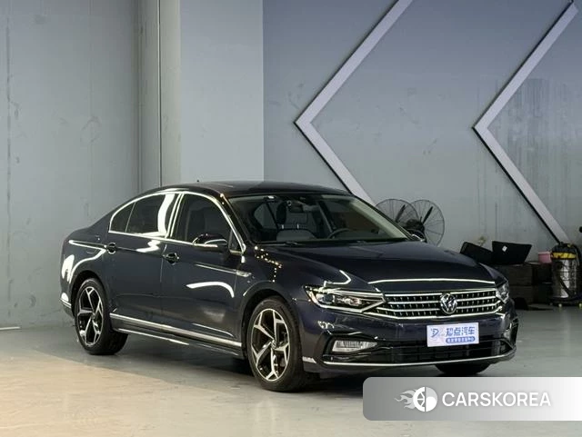 Volkswagen Magotan 2023 Темно-серый из Китая, фото 6