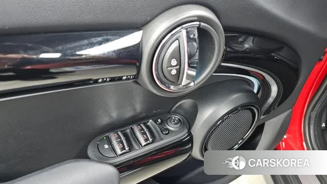 Mini Cooper 2023 Красный из Кореи, фото 6