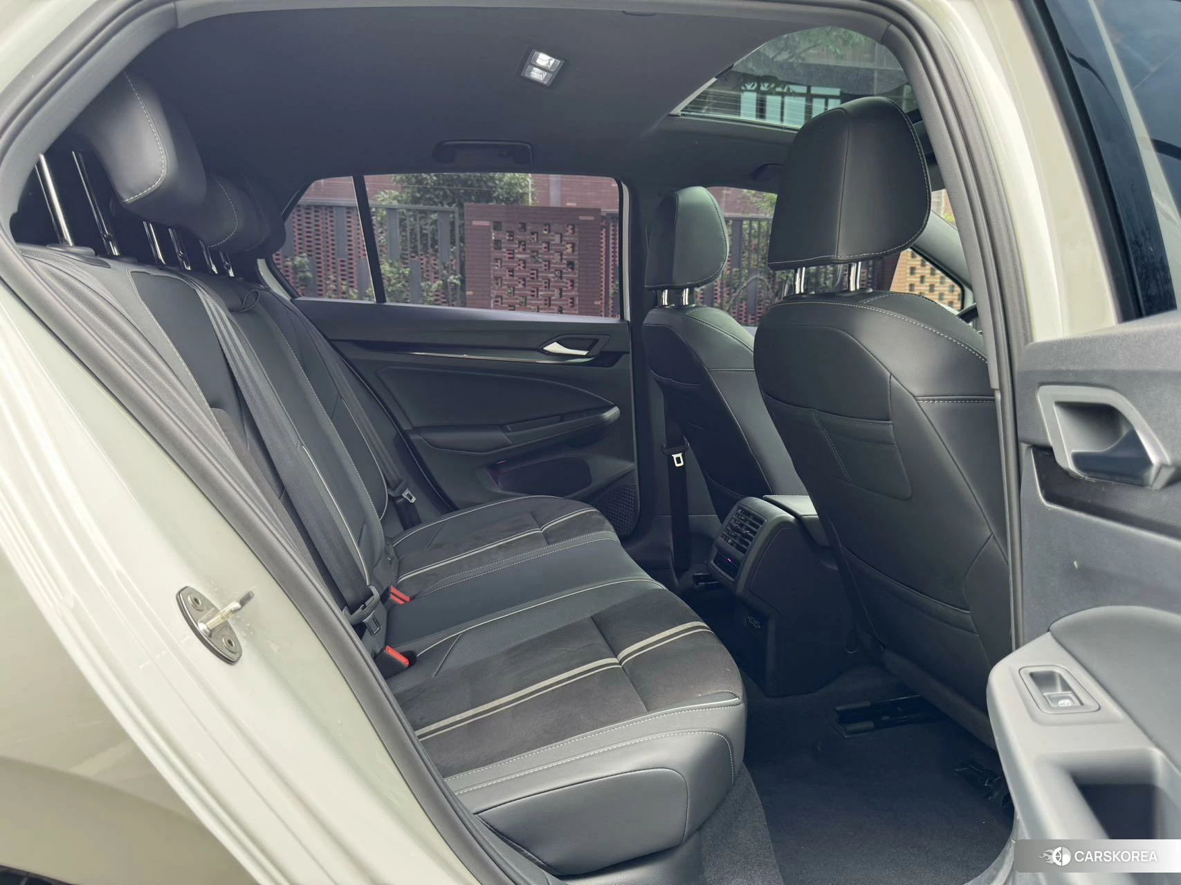 Volkswagen Golf 2023 Белый из Китая, фото 6