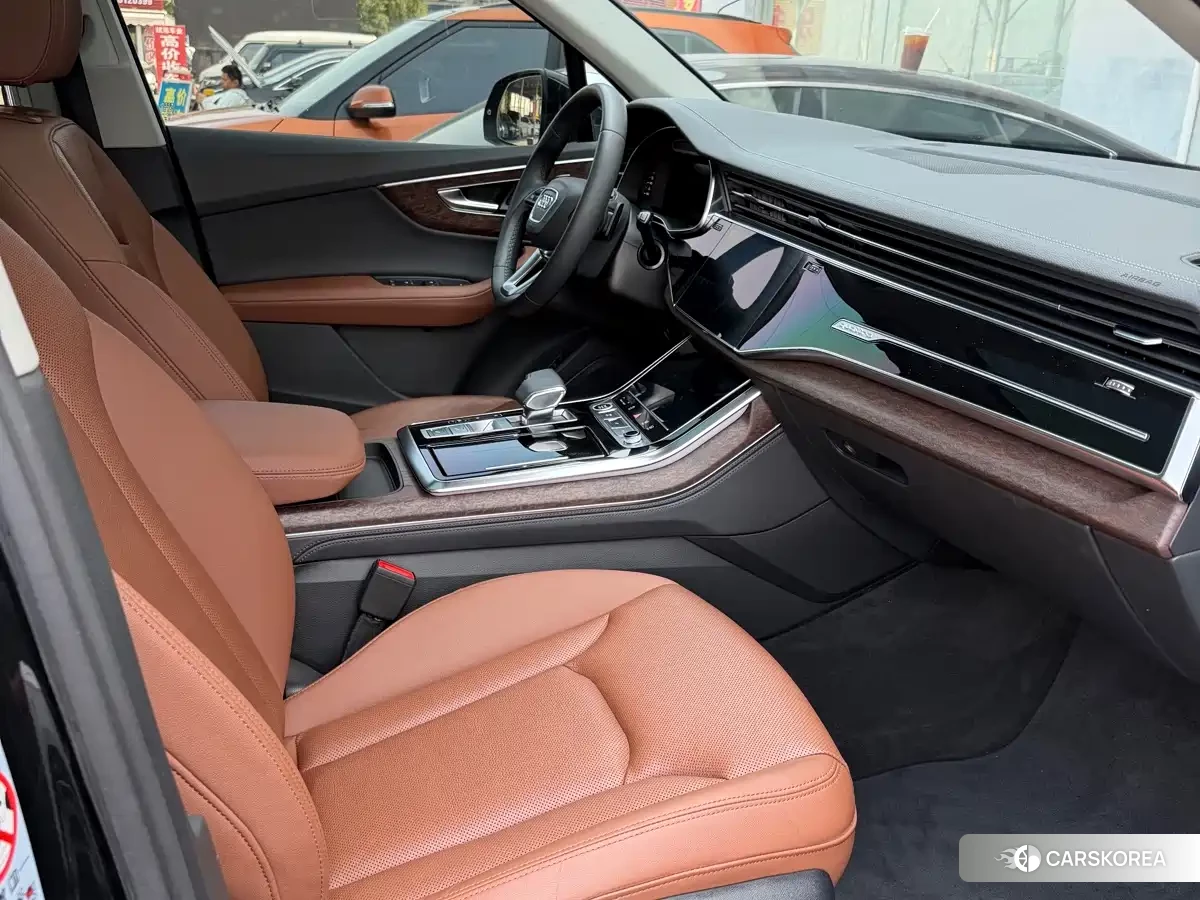 Audi Q7 2023 Черный из Китая, фото 6