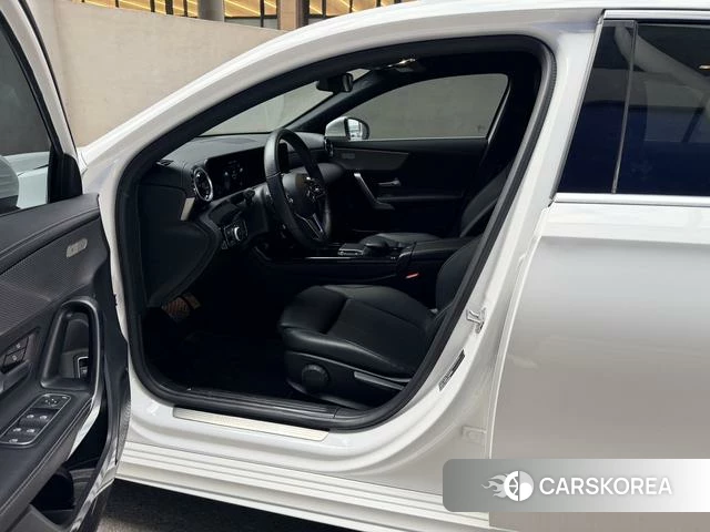 Mercedes-Benz Class A 2023 Белый из Китая, фото 6