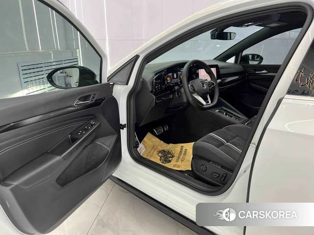Volkswagen Golf 2024 Белый из Китая, фото 6