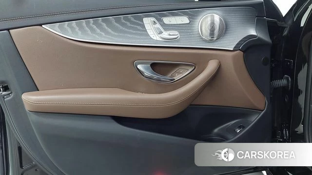 Mercedes-Benz E-Class W213 2022 Черный из Кореи, фото 6