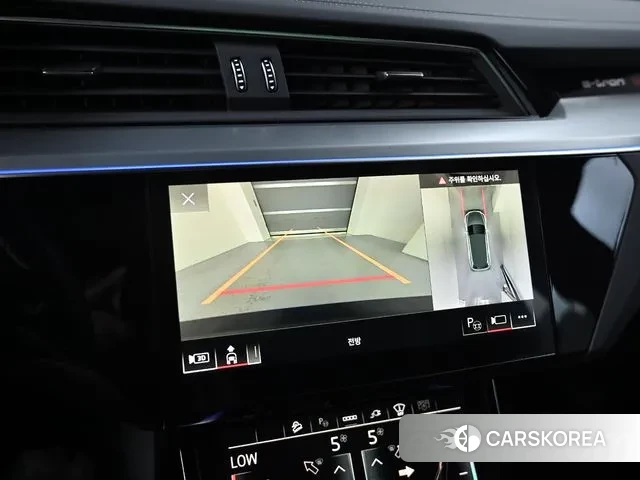 Audi e-Tron 2023 Черный из Кореи, фото 6