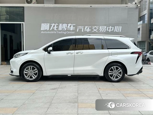 Toyota Saina 2023 Белый из Китая, фото 6