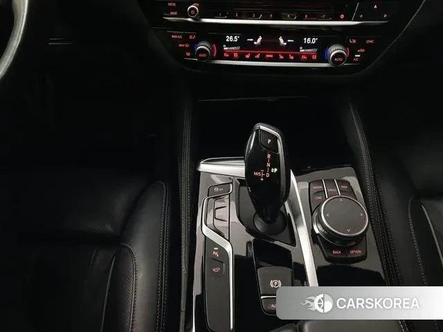 BMW 5 Series (G30) 2019 Белый из Кореи, фото 6