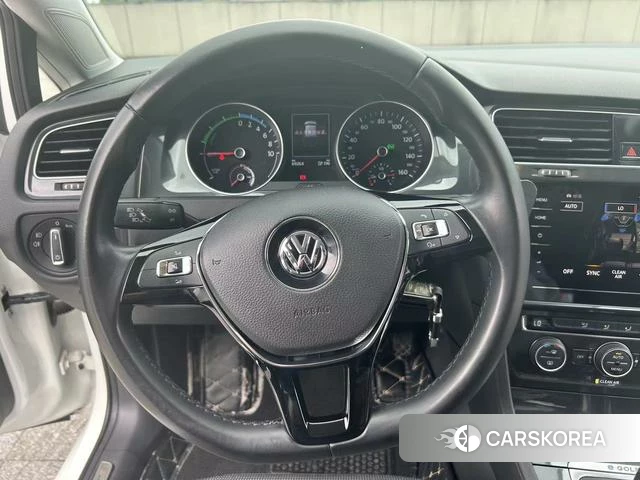 Volkswagen Golf*pure electricity 2021 Белый из Китая, фото 6