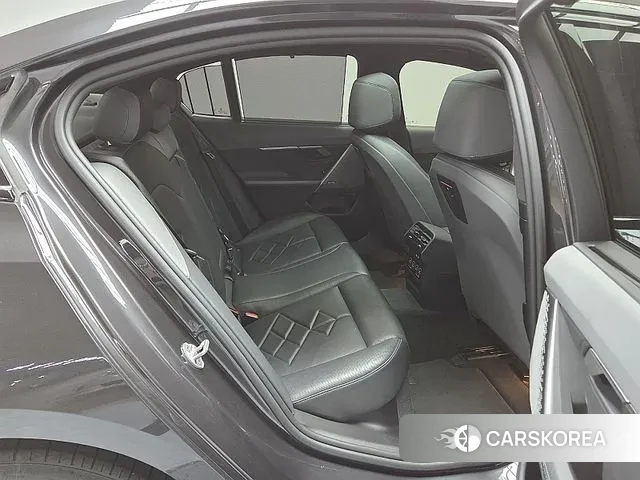 BMW 5 Series (G60) 2023 Серый из Кореи, фото 6