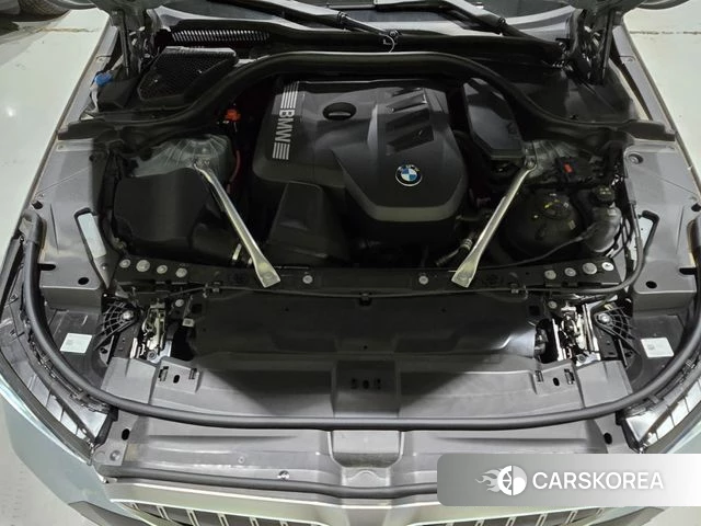 BMW 5 Series (G60) 2025 Серебристо-серый из Кореи, фото 6