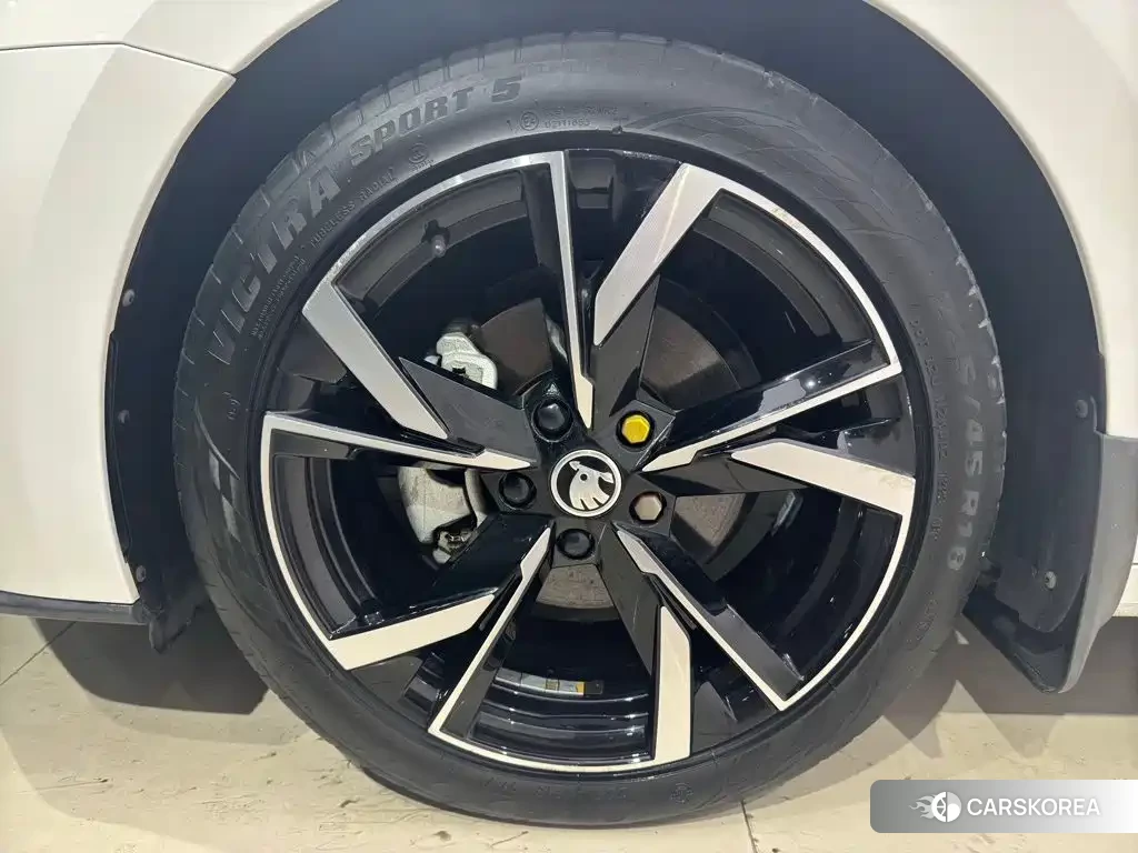 Skoda Octavia 2022 Белый из Китая, фото 6