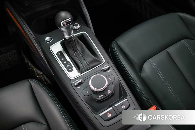 Audi Q2L 2022 Серебристо-серый из Китая, фото 6