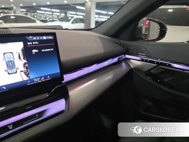 BMW 5 Series (G60) 2025 Серебристо-серый из Кореи, фото 6