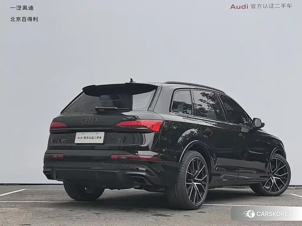 Audi Q7 2026 Черный из Китая, фото 6
