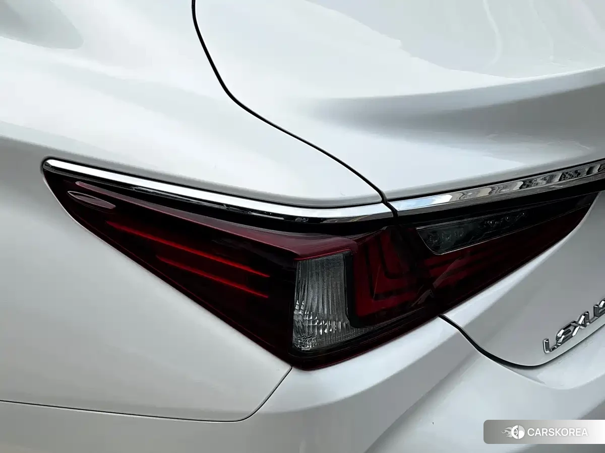 Lexus ES 2023 Белый из Китая, фото 6