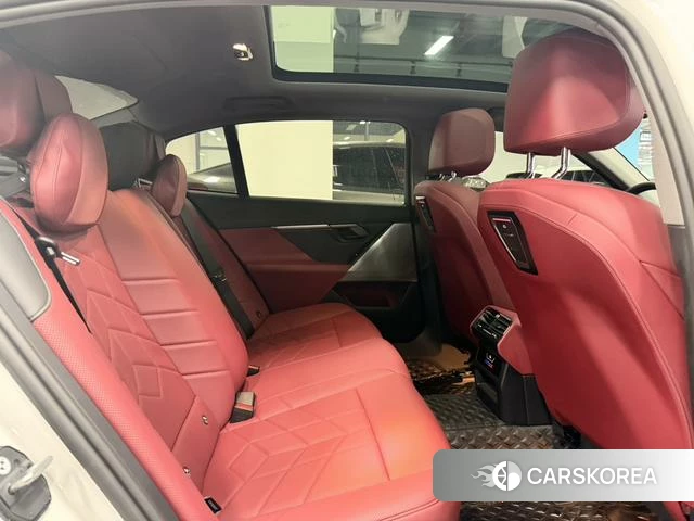 BMW 5 series 2025 Белый из Китая, фото 6