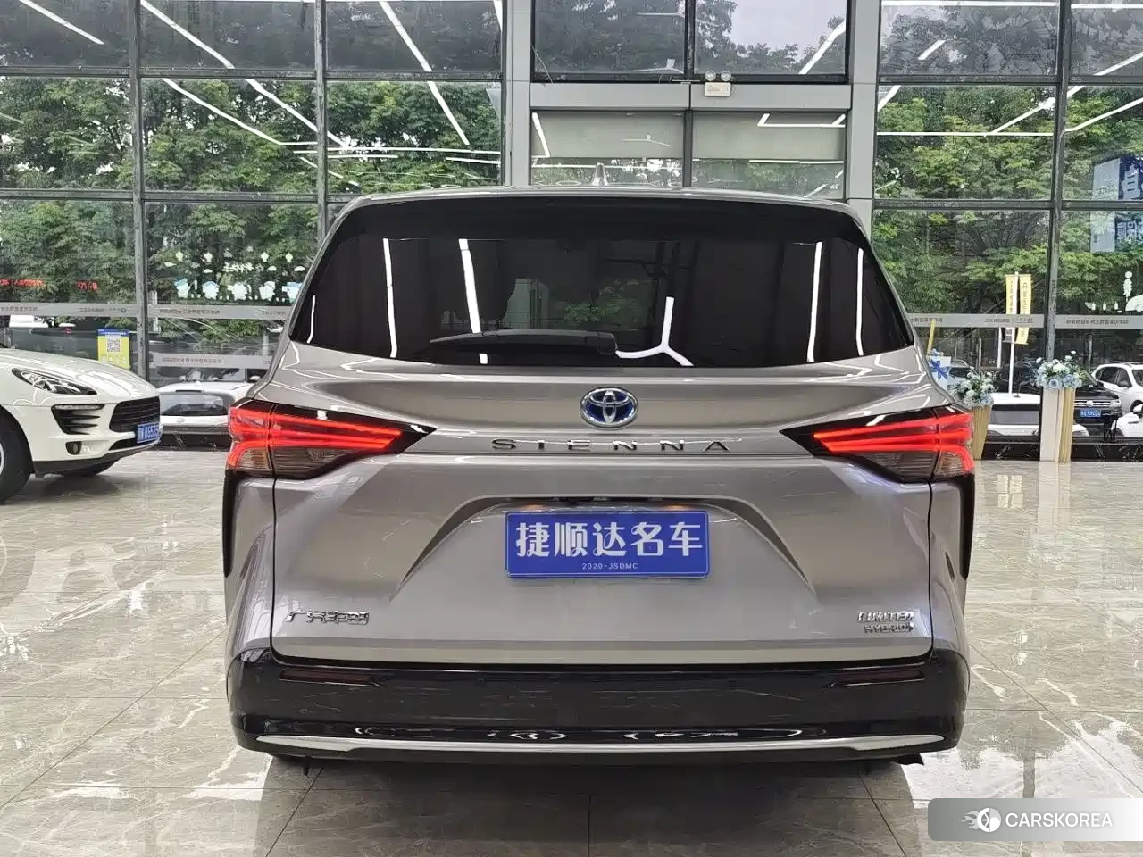 Toyota Sienna 2023 Silver/gray из Китая, фото 6