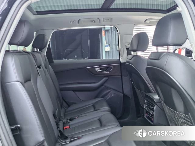 Audi Q7 2021 Черный из Китая, фото 6