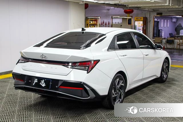 Hyundai Elantra 2023 Белый из Китая, фото 6