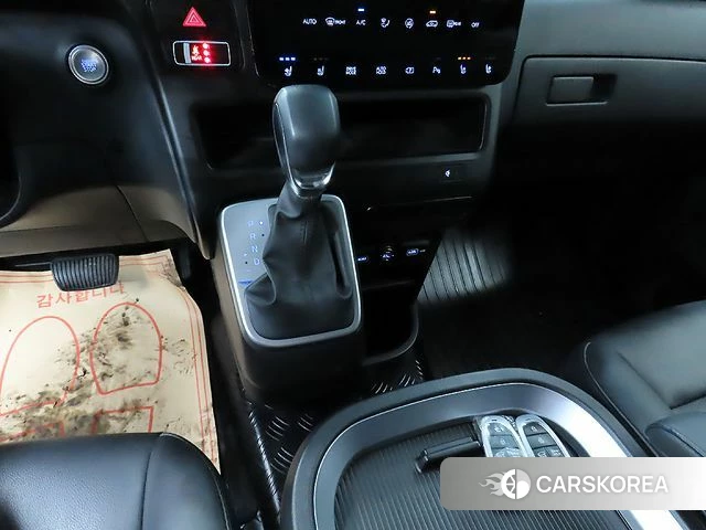 Hyundai Staria 2023 Белый из Кореи, фото 6