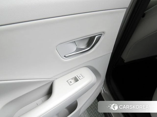 Hyundai Kona (SX2) 2024 Серебристо-серый из Кореи, фото 6