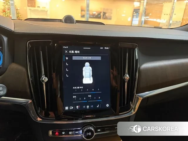 Volvo V90 Cross-Country 2024 Черный из Кореи, фото 6