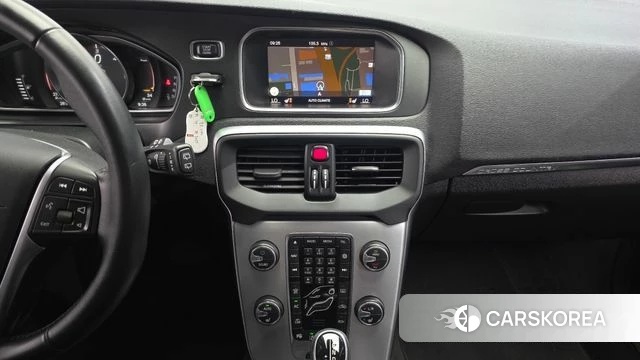 Volvo V40 Cross-Country 2019 Белый из Кореи, фото 6