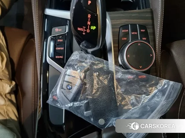 BMW 5 Series (G30) 2018 Белый из Кореи, фото 6