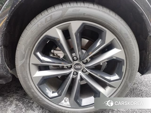 Audi Q7 2025 Черный из Китая, фото 6