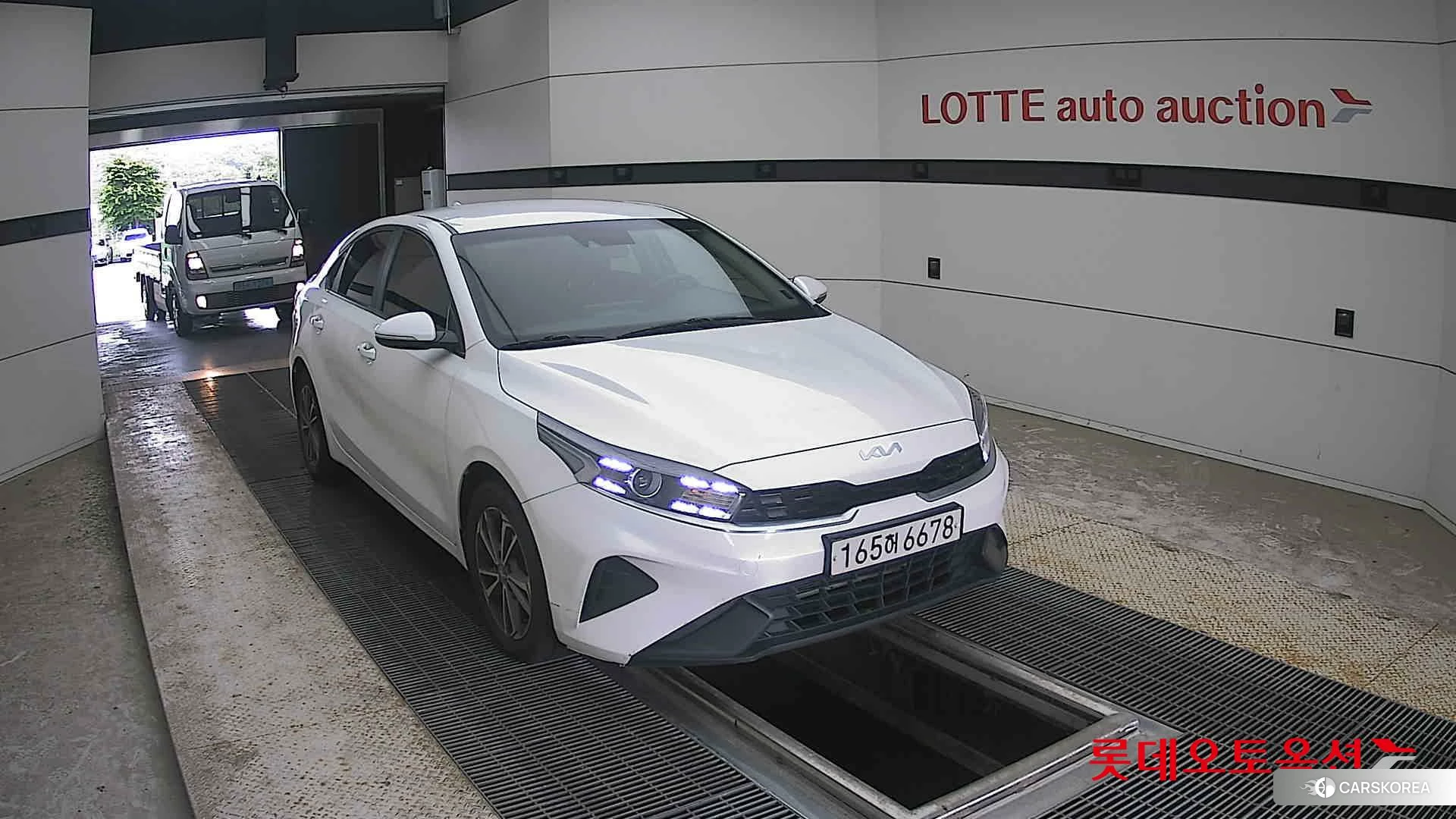 Kia K3 2022 Snow White Pearl из Кореи, фото 6