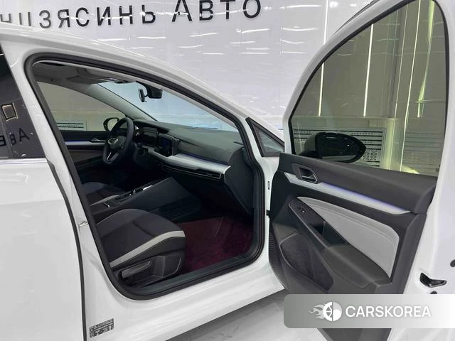 Volkswagen Golf 2023 Белый из Китая, фото 6