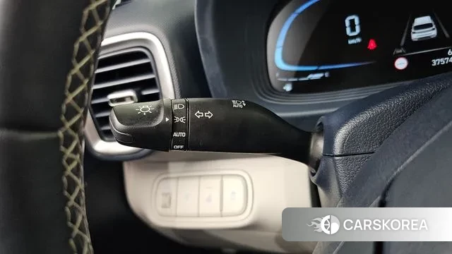 Hyundai Venue 2024 Серебристо-серый из Кореи, фото 6