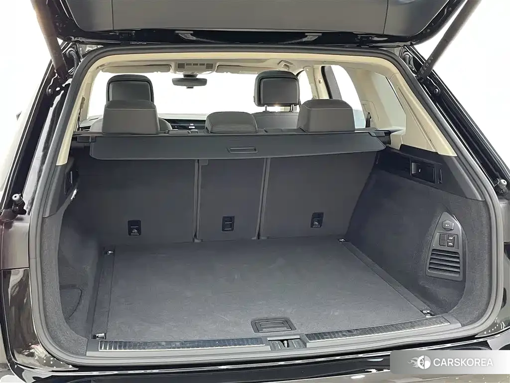 Volkswagen Touareg 2024 Черный из Китая, фото 6