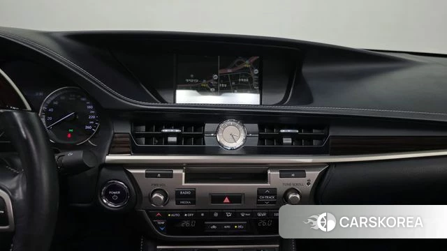 Lexus New ES300h 2018 Серебристо-серый из Кореи, фото 6
