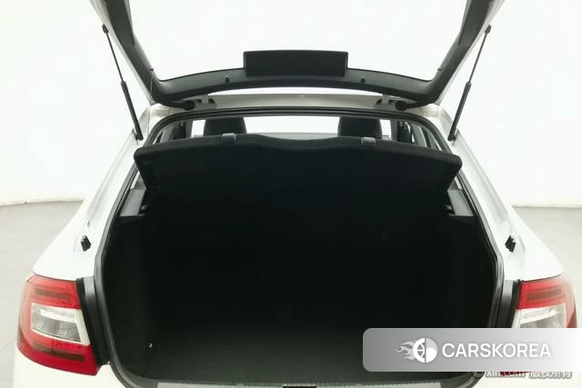 Skoda Octavia 2018 Белый из Китая, фото 6