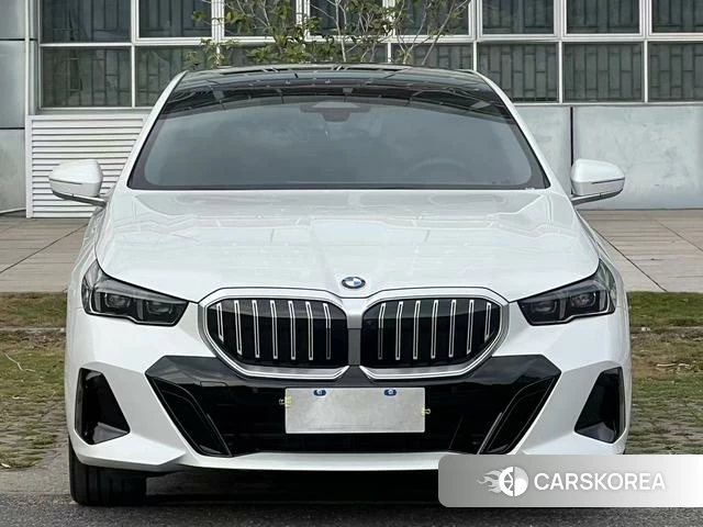 BMW 5 series 2026 Белый из Китая, фото 6