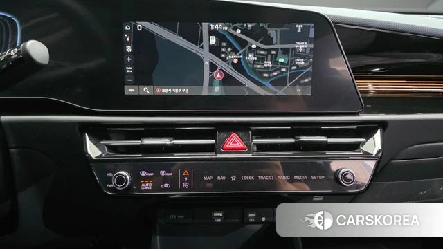 Kia Di Ol Nu Niro 2023 Серебристо-серый из Кореи, фото 6