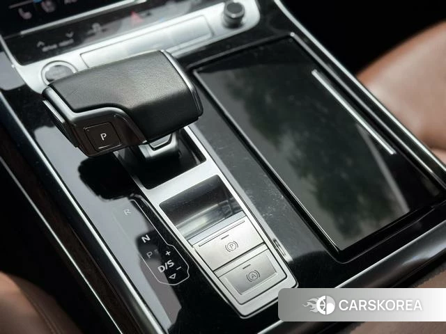 Audi Q7 2021 Черный из Китая, фото 6