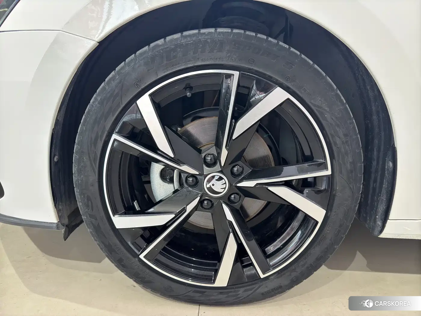 Skoda Octavia 2022 Белый из Китая, фото 6