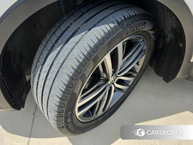 Volkswagen Tiguan second Generation 2023 Белый из Кореи, фото 6