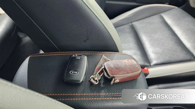 Kia Stonic 2018 Белый из Кореи, фото 6
