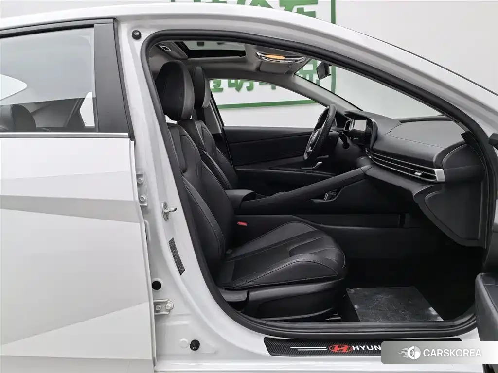 Hyundai Elantra 2023 Белый из Китая, фото 6