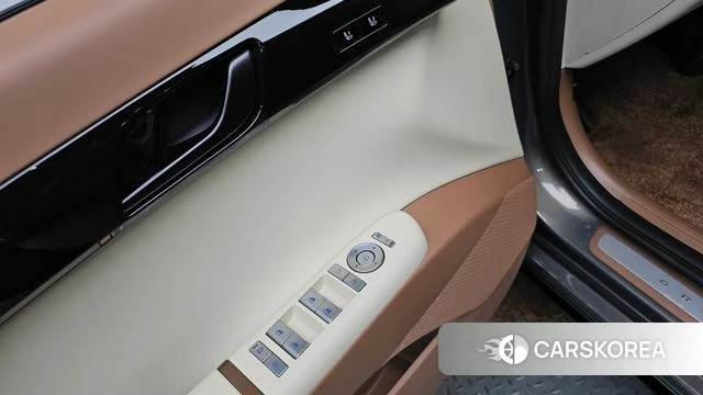 Hyundai Grandeur Hybrid (GN7) 2024 Серебристо-серый из Кореи, фото 6