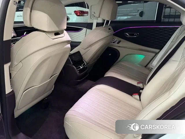 Bentley Flying Spur 3rd Generation 2022 Белый из Кореи, фото 6