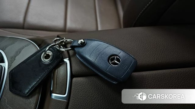 Mercedes-Benz E-Class W213 2021 Серебристо-серый из Кореи, фото 6
